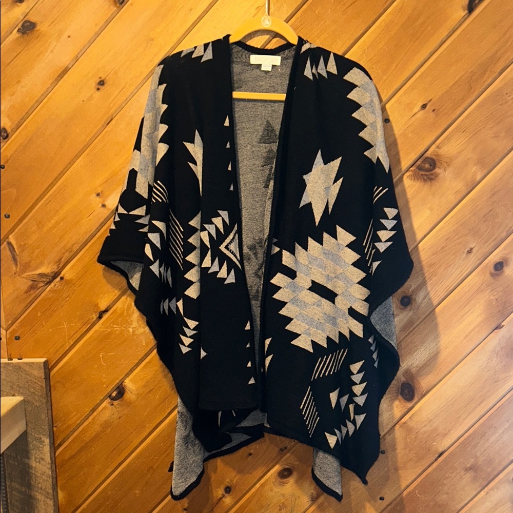 Francesca’s Geo Monochromatic Tribal Print Poncho Cape Sweater
